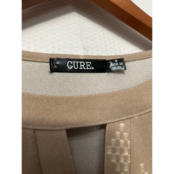 Cure Women's Beige 3/4 Roll-Tab Sleeve Keyhole Neck Blouse Geometric Top Medium - Picture 5 of 10